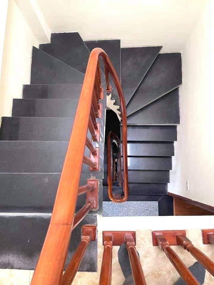 Vĩnh Hưng, nhà chia lô, dt 35m2 5 tầng. giá bán 2.8 tỷ chủ nhà thiện chí bán, tặng nội thất.
