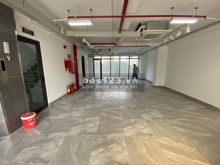 Cho thuê tòa văn hòng 950m2 hầm 5 lầu sàn trống suốt TT Hành Chính Quận 2