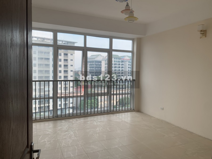 Cho thuê chung cư Báo CAND Nguyễn Xiển 3PN 134m2 đồ cơ bản 12 triệu. Lh 0377983070