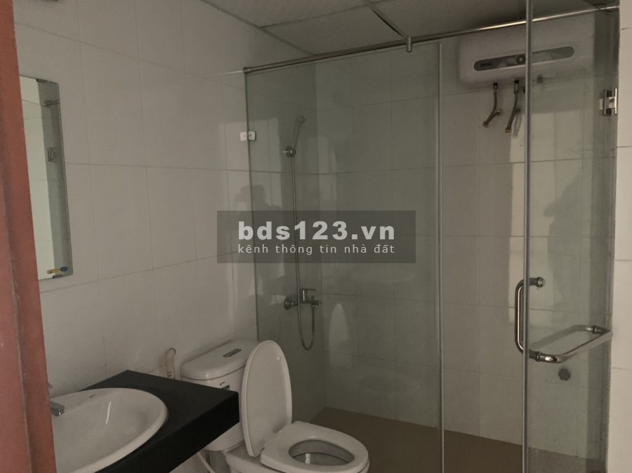 Cho thuê chung cư Báo CAND Nguyễn Xiển 3PN 134m2 đồ cơ bản 12 triệu. Lh 0377983070
