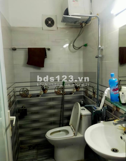 Nhỉnh 2 tỷ nhà Trịnh Văn Bô, ô tô ra vào, dt 32m2, 4. tầng, mt 3.8m, ngõ thông