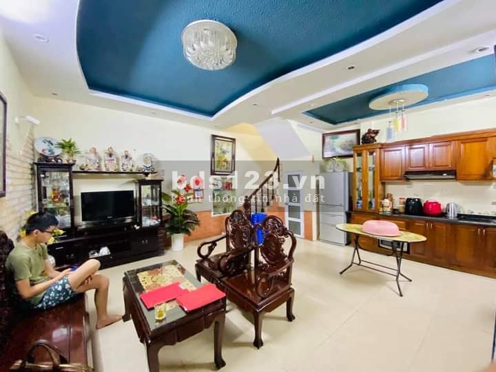 Khâm Thiên, 4.4 tỷ, 42 m2, mặt tiền 6m, nhà thoáng sáng vượng sinh khí, đẹp, ở luôn