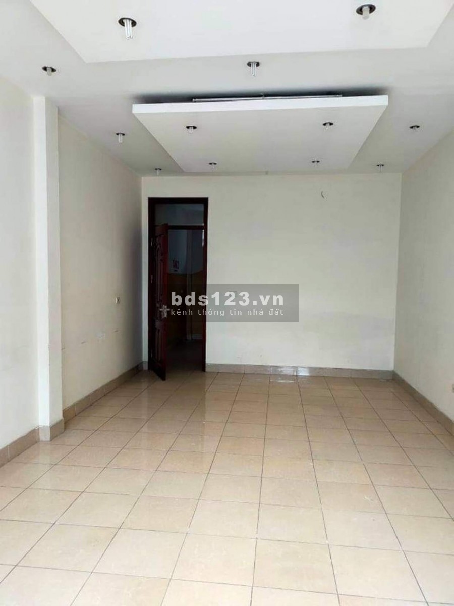 Bán nhà mặt phố Quận Nam Từ Liêm, DT 43m2 ,5T, MT 4,2m. Giá 16,5 tỷ.