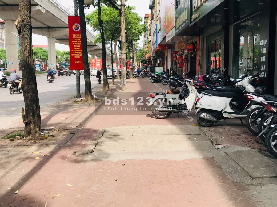 Bán nhà mặt phố Quận Nam Từ Liêm, DT 43m2 ,5T, MT 4,2m. Giá 16,5 tỷ.