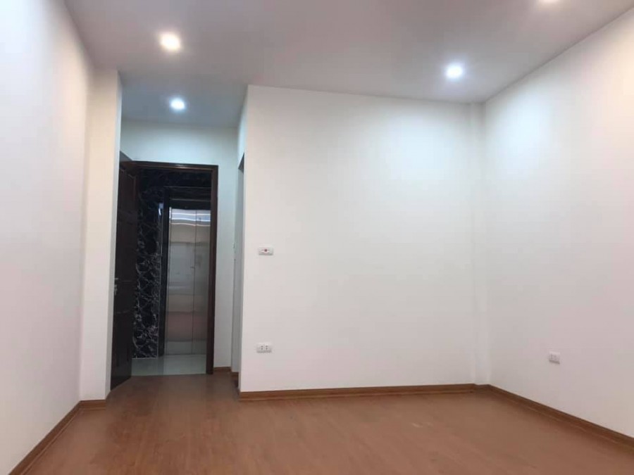 Siêu phẩm Dịch Vọng Hậu Cầu Giấy 39m2*6T thang máy, giá 7.5 tỷ.