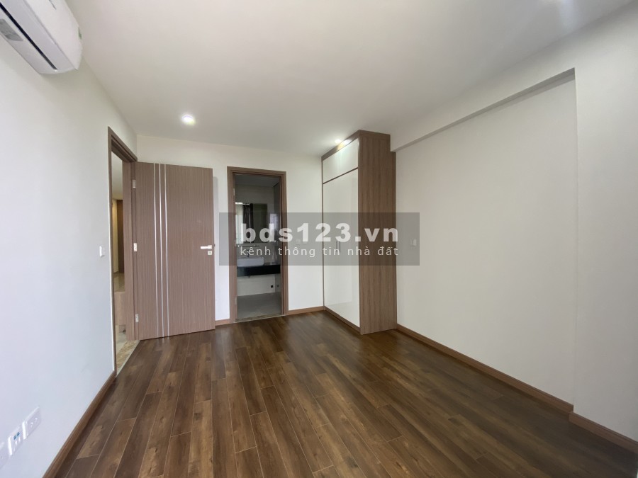 Bán căn hot L5 Ciputra, tầng cao, 117m2, 3 phòng ngủ, 2 phòng vệ sinh, ban công Đông Nam