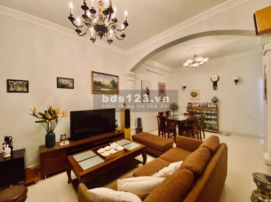 Bán nhà phố Kim Ngưu, dt 51m2, 4 tầng, mt 5.6m, đẹp phân lô ô tô đỗ cửa, nhỉnh 6 tỷ, lhcc
