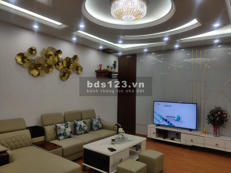 Cần bán căn hộ chung cư 137 Nguyễn Ngọc Vũ 77m2 giá 2.4 tỷ có thương lượng