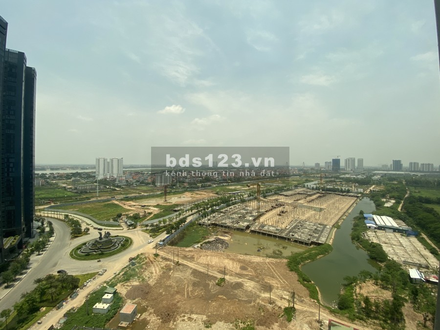 Bán căn hot L5 Ciputra, tầng cao, 117m2, 3 phòng ngủ, 2 phòng vệ sinh, ban công Đông Nam