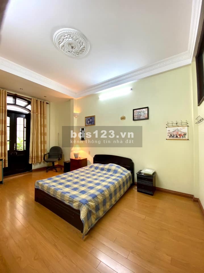 Bán nhà phố Kim Ngưu, dt 51m2, 4 tầng, mt 5.6m, đẹp phân lô ô tô đỗ cửa, nhỉnh 6 tỷ, lhcc