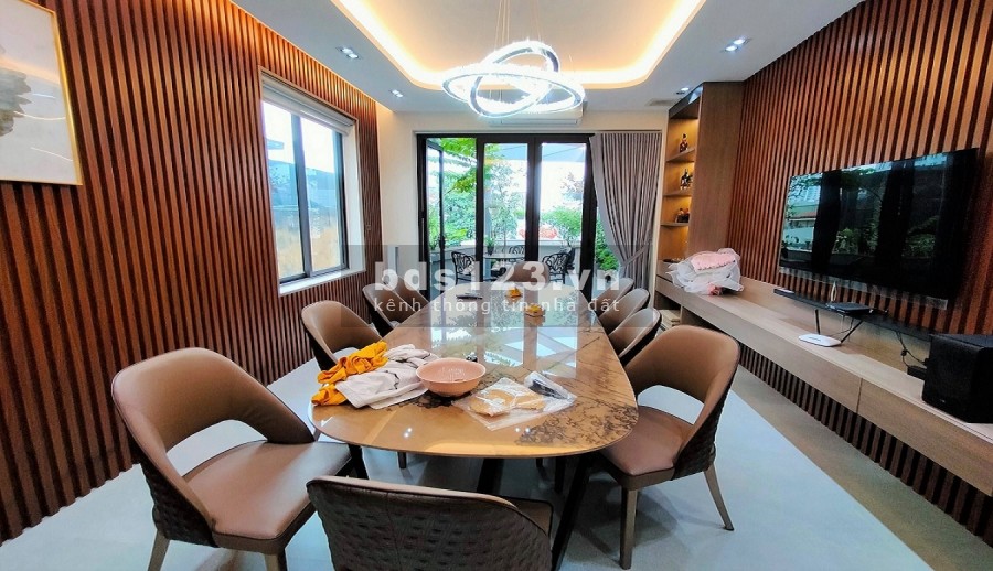 Đặng Tiến Đông-Đống Đa, view hồ Hoàng Cầu. Vỉa hè, oto, KD. 75m2 4T 18tỷ