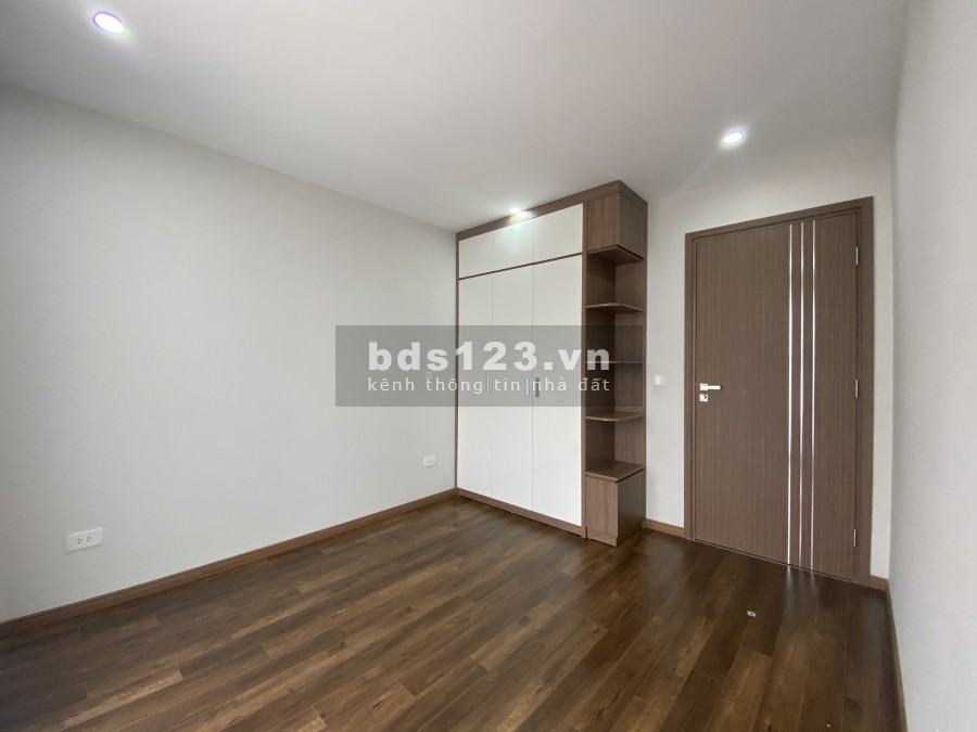 Bán căn hot L5 Ciputra, tầng cao, 117m2, 3 phòng ngủ, 2 phòng vệ sinh, ban công Đông Nam