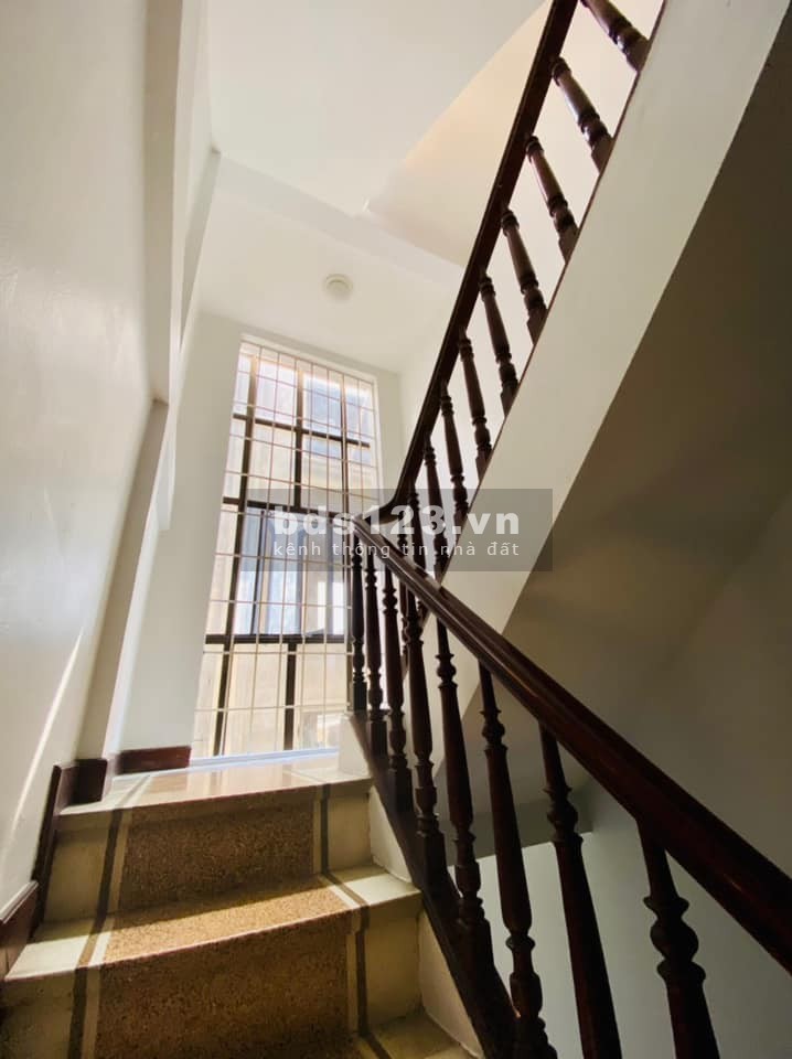 Bán nhà phố Kim Ngưu, dt 51m2, 4 tầng, mt 5.6m, đẹp phân lô ô tô đỗ cửa, nhỉnh 6 tỷ, lhcc