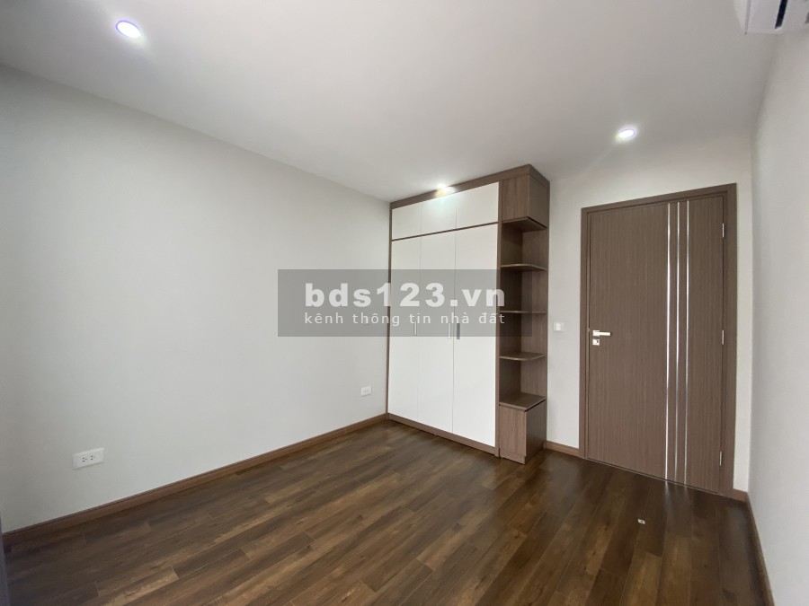 Bán căn hot L5 Ciputra, tầng cao, 117m2, 3 phòng ngủ, 2 phòng vệ sinh, ban công Đông Nam