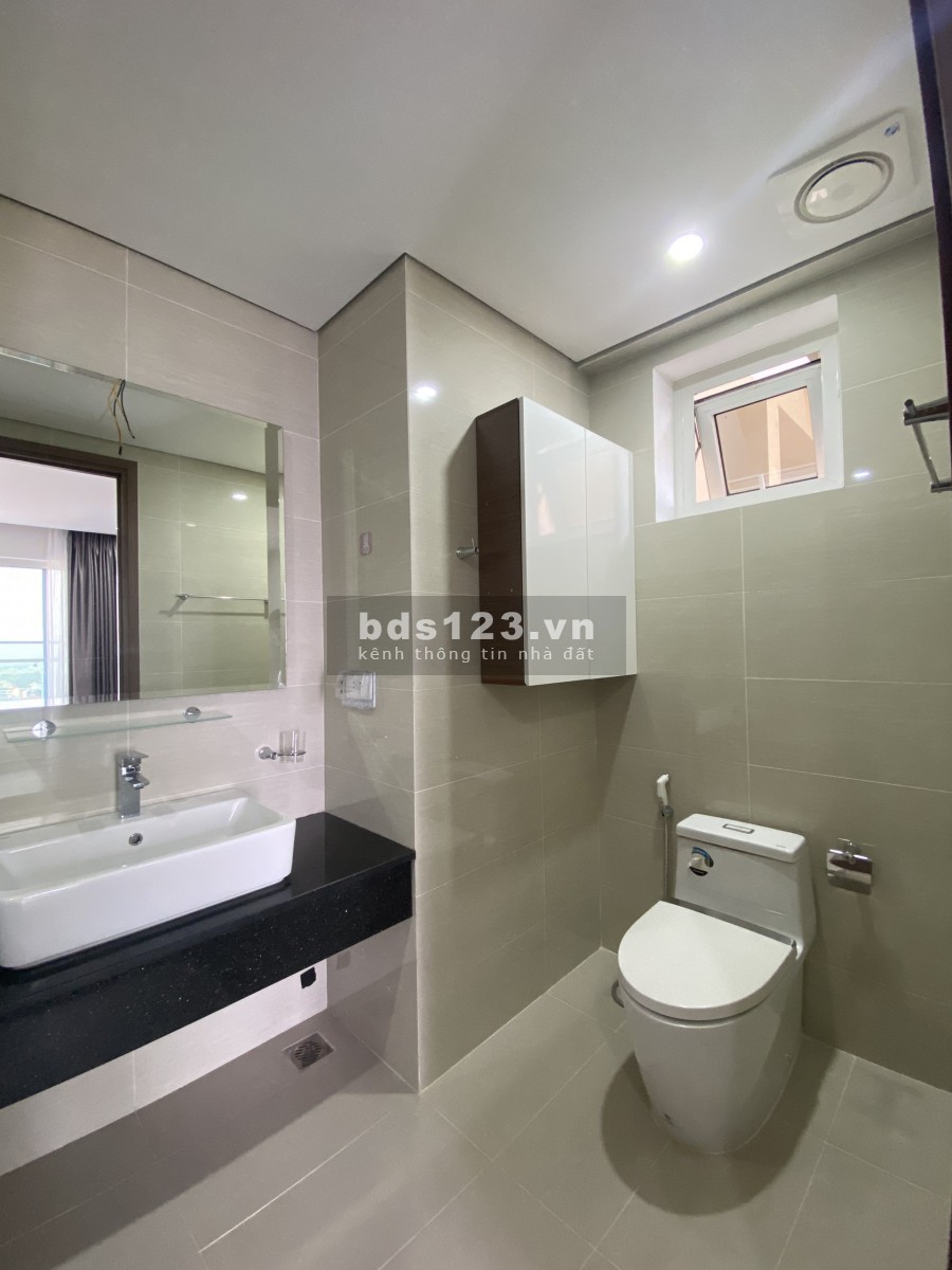 Bán căn hot L5 Ciputra, tầng cao, 117m2, 3 phòng ngủ, 2 phòng vệ sinh, ban công Đông Nam