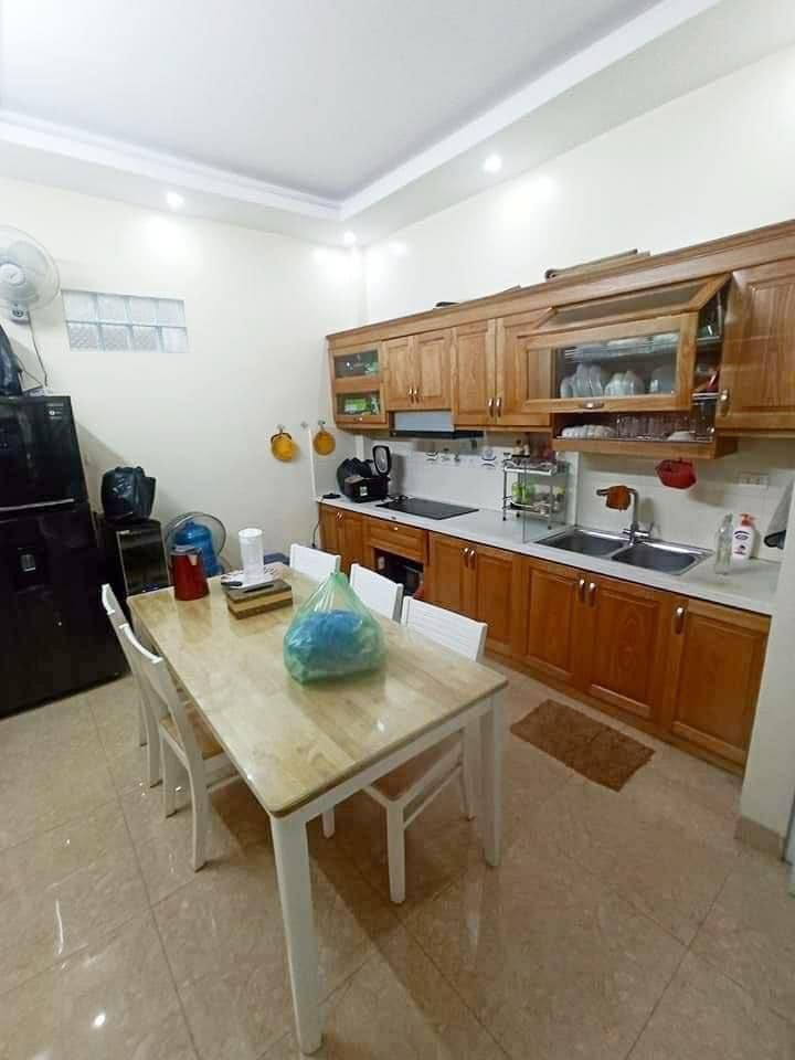 Bán nhà, Yên Hòa, Nguyễn Khang, Nhà kiên cố dt 52m2, 5 tầng, có 5,4 tỷ.