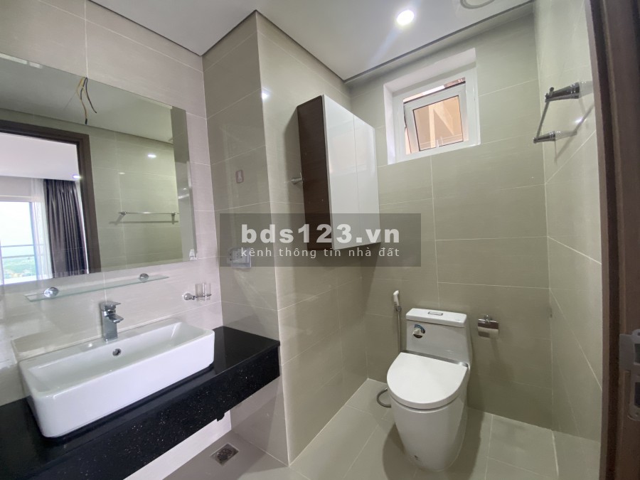 Bán căn hot L5 Ciputra, tầng cao, 117m2, 3 phòng ngủ, 2 phòng vệ sinh, ban công Đông Nam