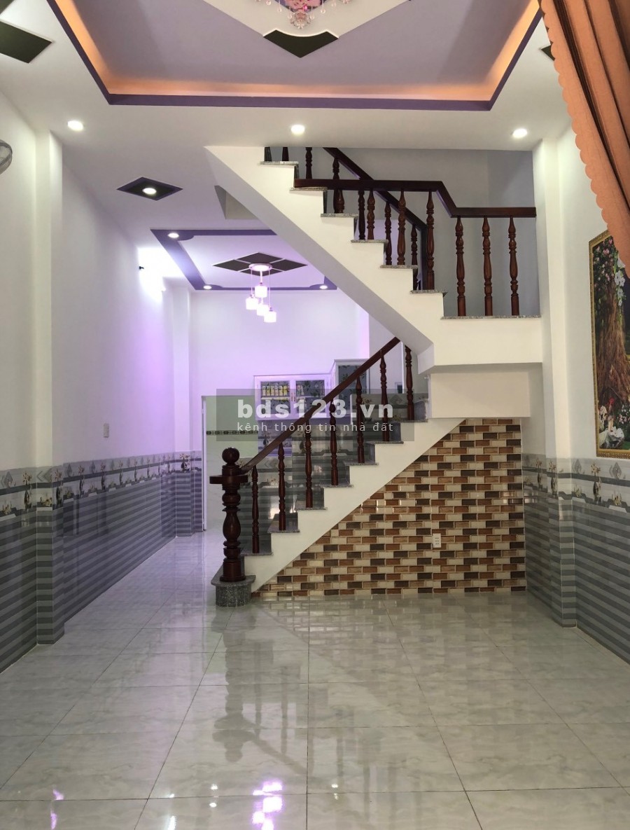 Nhà 1 trệt 1 lầu, cuối Đặng Thúc Vịnh, qua cầu Rạch Tra, giá bán 1.1 tỷ, sổ chung