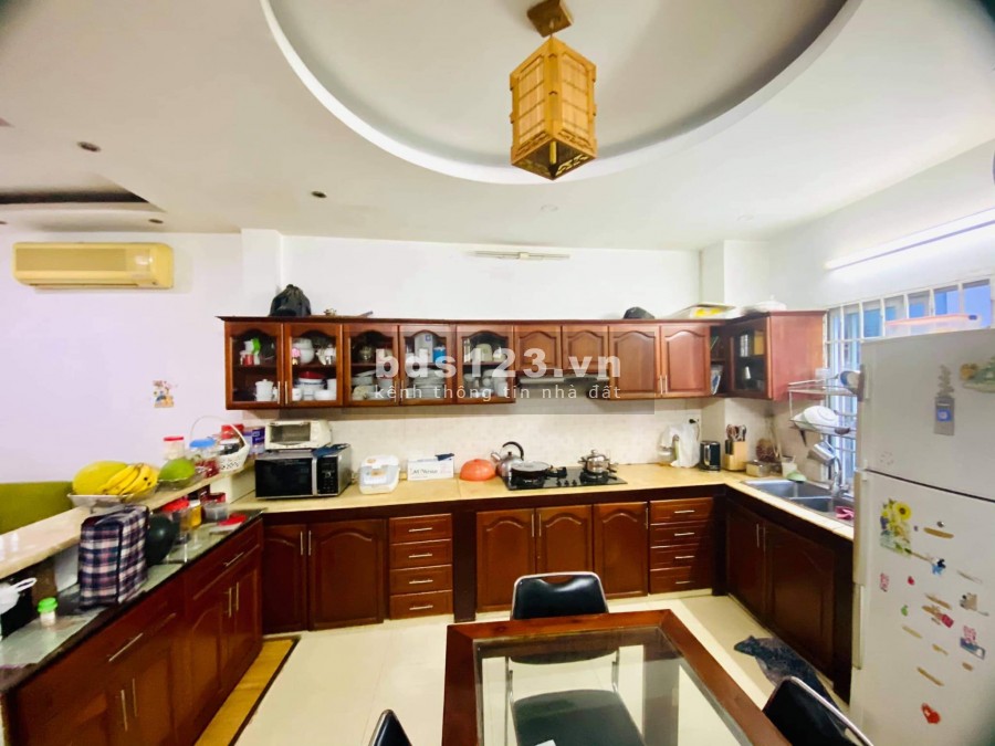 Bán nhà chính chủ hẻm xe hơi Hoàng Sa phường 9 quận 3, 100m2, 2 tầng