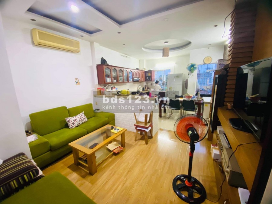 Bán nhà chính chủ hẻm xe hơi Hoàng Sa phường 9 quận 3, 100m2, 2 tầng