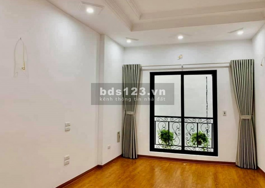Bán gấp nhà Ngô Gia Tự, Thang Máy, Ô Tô vào nhà, 78M2 X 5 T, MT 4,8M, giá chỉ nhỉnh 6 tỷ.