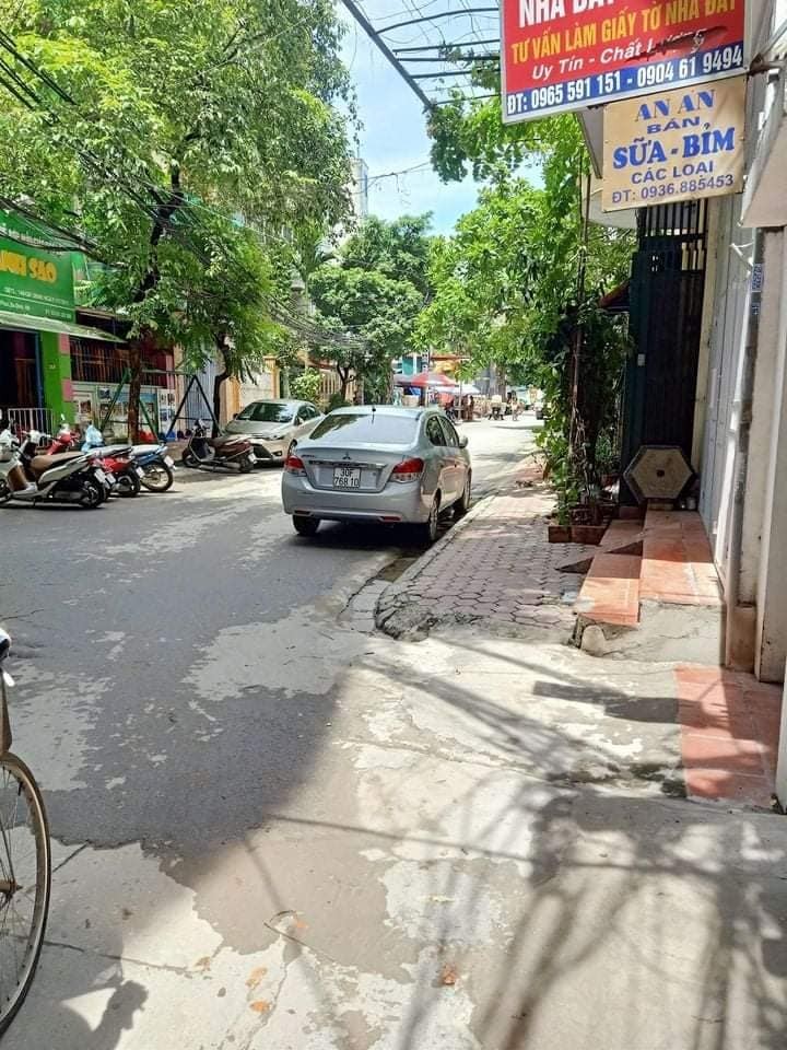 Cần bán gấp nhà phố Tạ Quang Bửu, dt 355m2, 4 tầng, 3 ngủ, gần phố, giá 2.95 tỷ