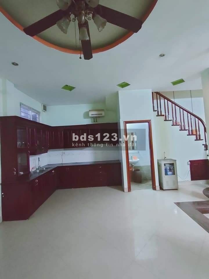 Bán Nhà Láng Hạ, Quận Đống Đa. DT 66m, 5 tầng, MT 5m8, giá hơn 8 ty. Mặt ngõ ô tô qua nhà kinh doanh đa dạng