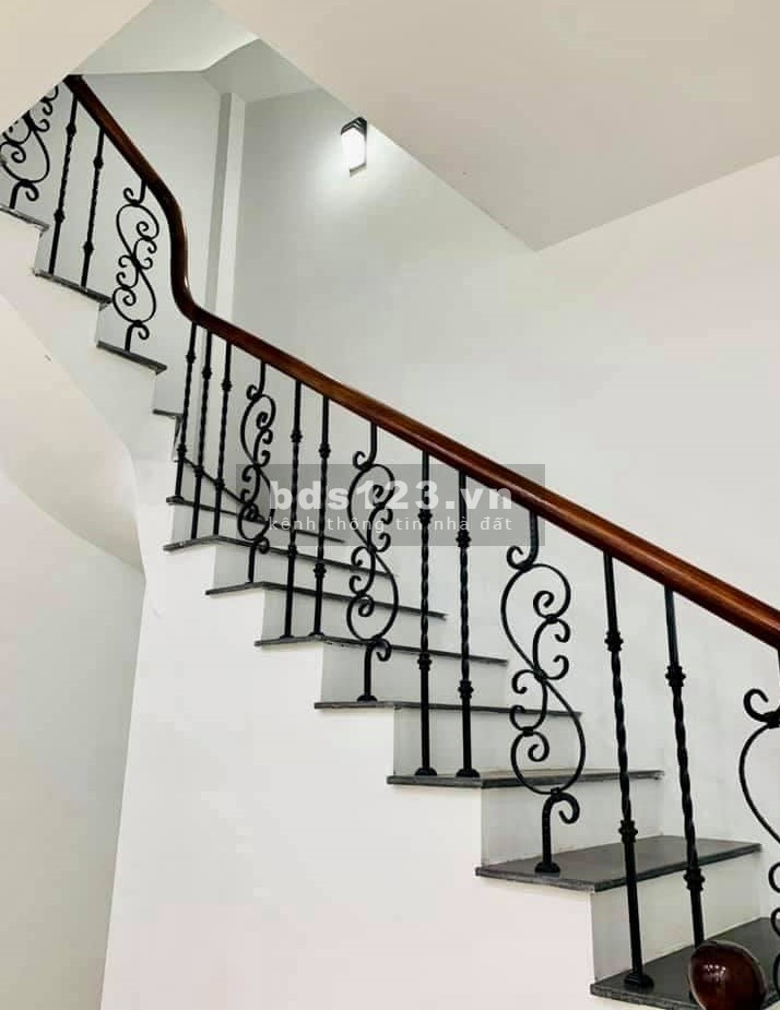 Bán gấp nhà Ngô Gia Tự, Thang Máy, Ô Tô vào nhà, 78M2 X 5 T, MT 4,8M, giá chỉ nhỉnh 6 tỷ.