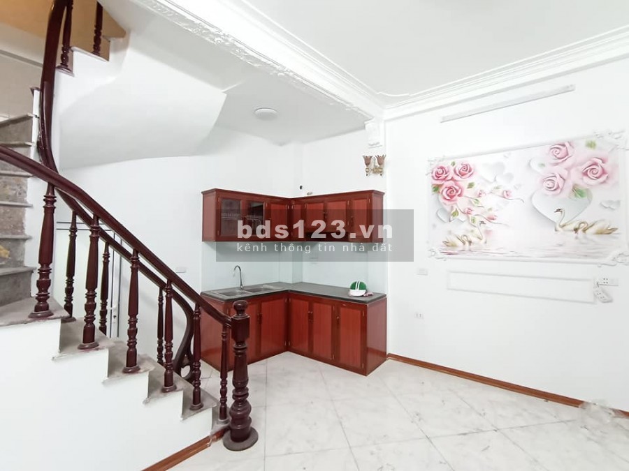 Nhà nguyên căn 255 Lĩnh Nam, Hoàng Mai, sổ riêng, dt 21m2, 4 tầng đúc, giá 1.95 tỷ
