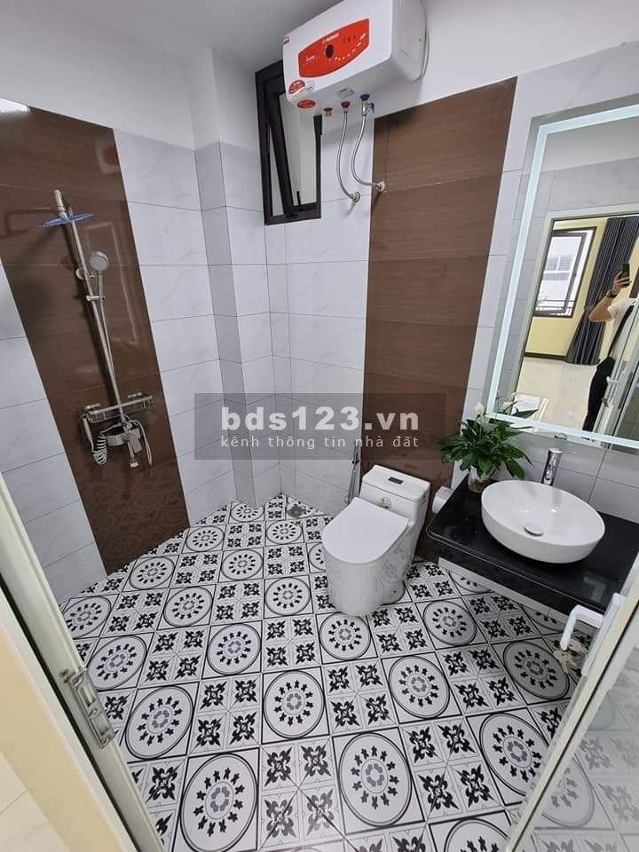 Bán nhà mới Nguyễn Văn Cừ, ô tô vào nhà 50m2, giá bán 5.5 tỷ