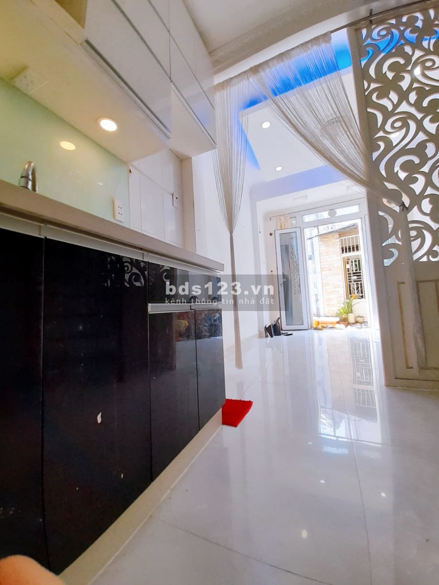Nhà giá rẻ mùa Covid giá chỉ 1.8 tỷ, diện tích 21m2, Thoại Ngọc Hầu, Quận Tân Phú