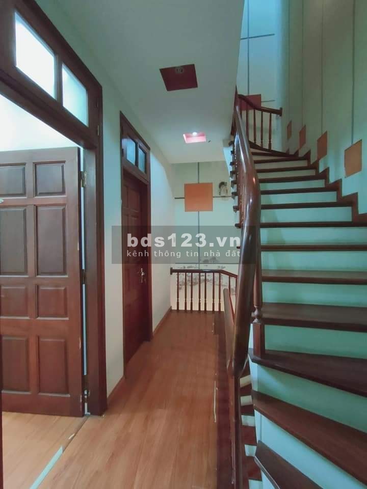 Bán Nhà Láng Hạ, Quận Đống Đa. DT 66m, 5 tầng, MT 5m8, giá hơn 8 ty. Mặt ngõ ô tô qua nhà kinh doanh đa dạng