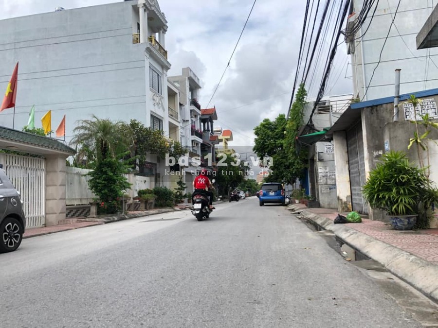 Bán đất chính chủ sổ sẵn, pháp lí đầy đủ, ngang 4.27m, giá thoả thuận, lh 0838057318
