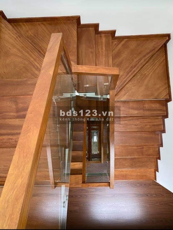 Bán nhà mới Nguyễn Văn Cừ, ô tô vào nhà 50m2, giá bán 5.5 tỷ