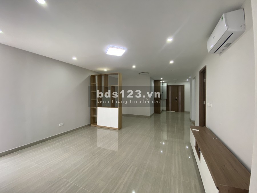 Bán căn hot L5 Ciputra, tầng cao, 117m2, 3 phòng ngủ, 2 phòng vệ sinh, ban công Đông Nam