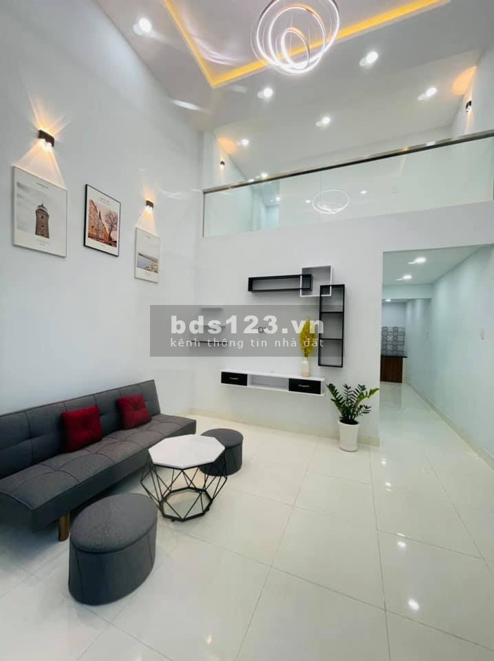 Nhà 4 tầng, có chỗ đậu ô tô, Gần ĐH Văn Hiến, Âu Cơn giá bá 4,6 tỷ