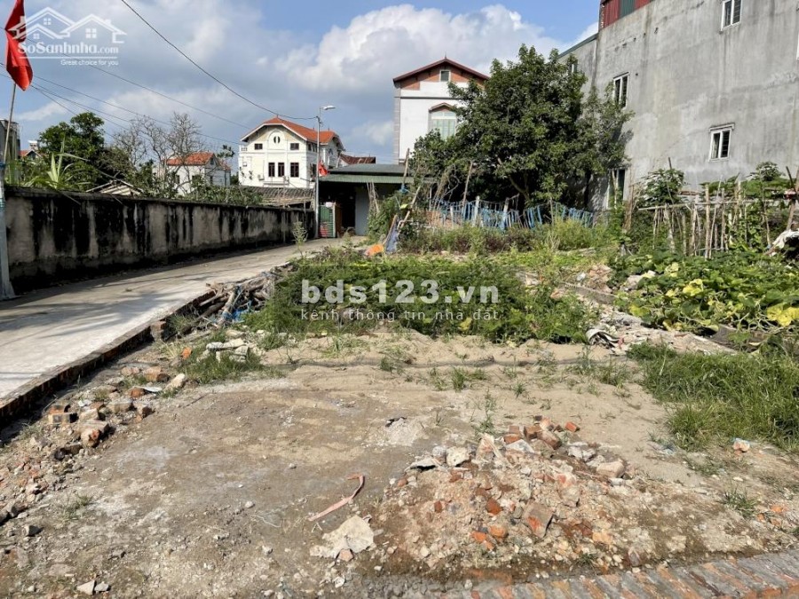 Bán đất Đông Dư dt 69m2 thôn 7 ngoài đê đường ô tô gần trục chính. 0982852808