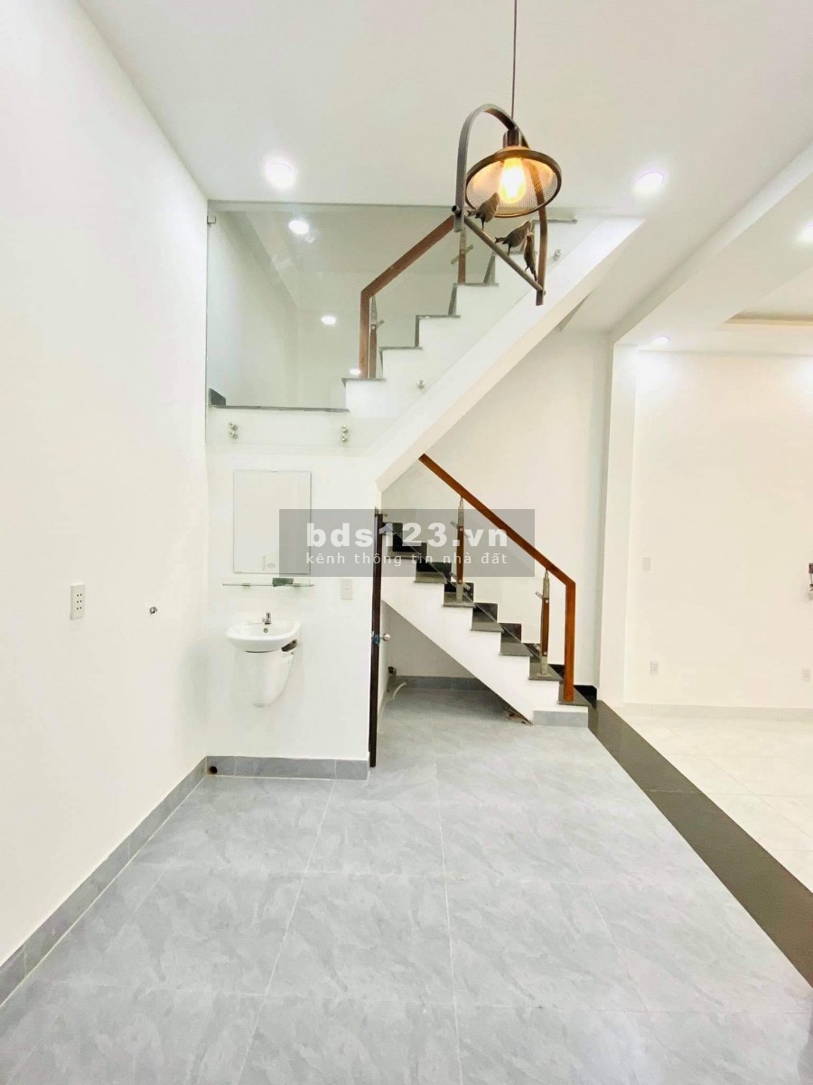 Bán nhà đường Quang Trung dt 40m2 hẻm xe hơi giá 4.8 tỷ phường 10 Gò Vấp