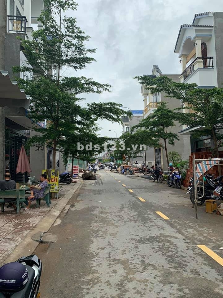 Bán nhà ngay tại Ngã tư Miếu Ông Cù Thuận An tỉnh Bình Dương