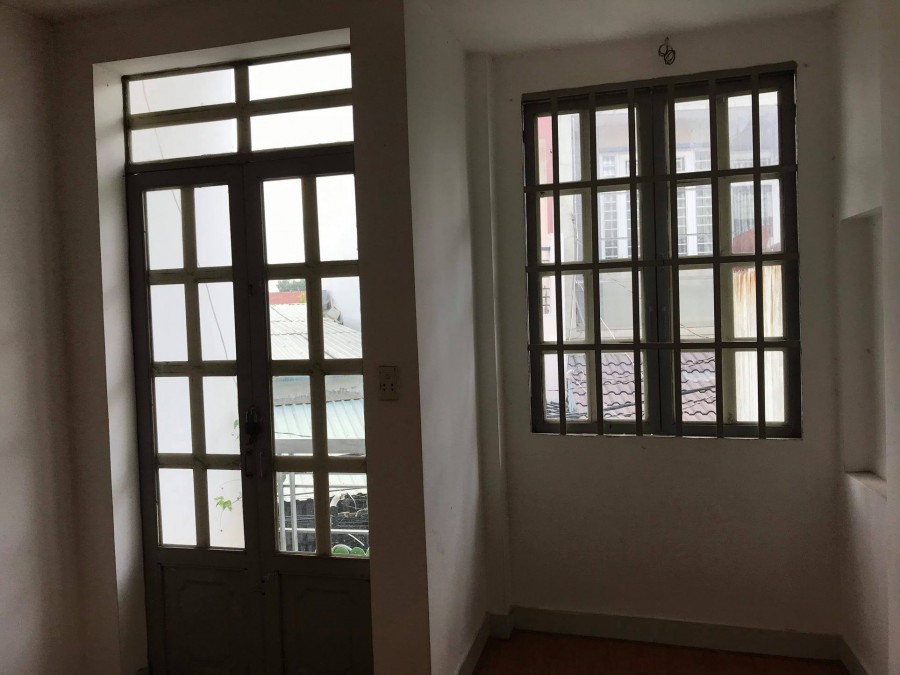 Nhà hẻm xe 2 tầng bê tông cốt thép nở hậu 41m2, tặng hết nội thất, 3.4 tỷ, phường 14, Gò Vấp