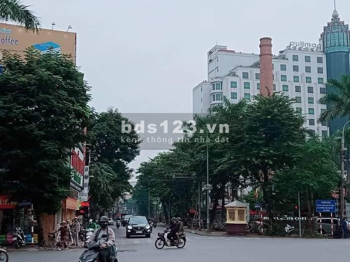 Bán nhà Giảng Võ, mặt đường, vị trí đẹp, diện tích 27m2, giá bán 15 tỷ