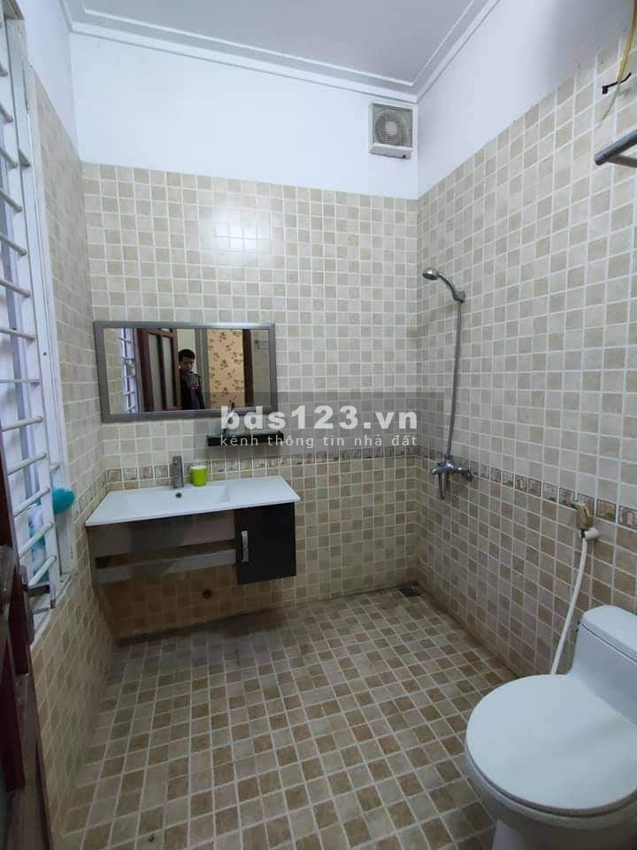 Bán Nhà Láng Hạ, Quận Đống Đa. DT 66m, 5 tầng, MT 5m8, giá hơn 8 ty. Mặt ngõ ô tô qua nhà kinh doanh đa dạng