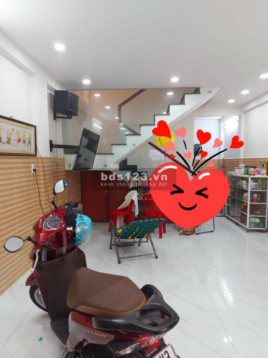 Chủ nợ cá độ mùa đá banh bán rẻ nhà Lạc Long Quân dt 45m2 chỉ 4.8 tỷ