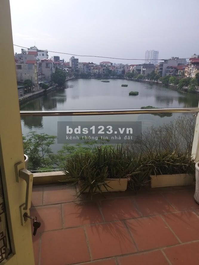 Bán Nhà Mặt Hồ Ngọc Lâm Ôtô Vỉa Hè Nhà Đẹp Ở Ngay 60m x MT 5m chỉ 6,6tỷ