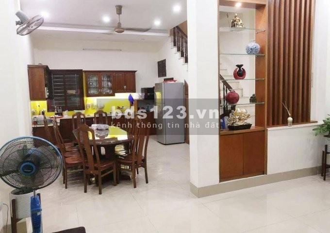 Bán nhà Nam Từ Liêm, vừa ở vừa cho thuê 10tr/ tháng, dt 42m, giá 2.55 tỷ.