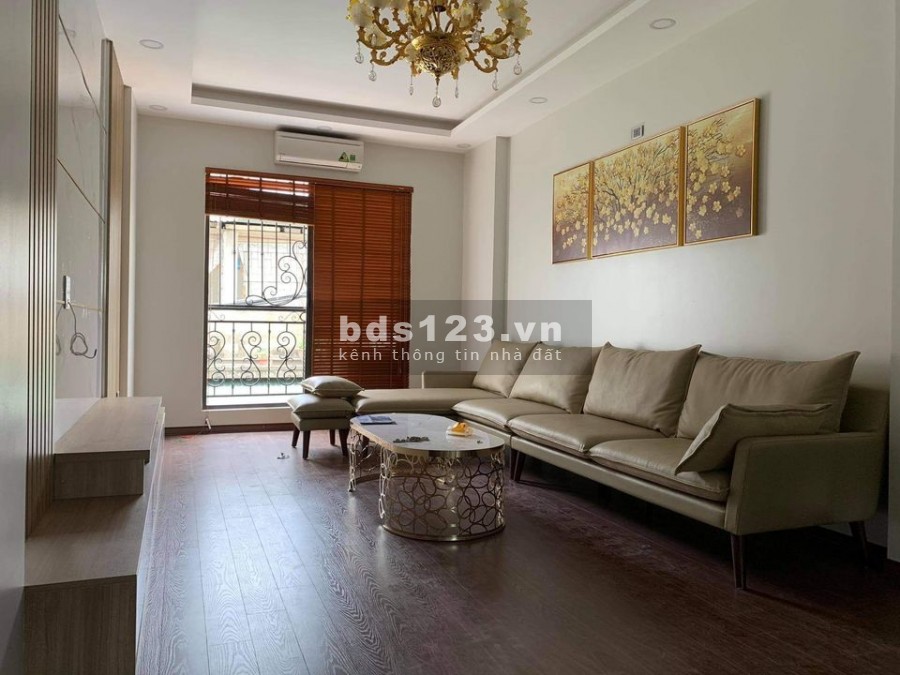 Bán nhà mới Nguyễn Văn Cừ, ô tô vào nhà 50m2, giá bán 5.5 tỷ