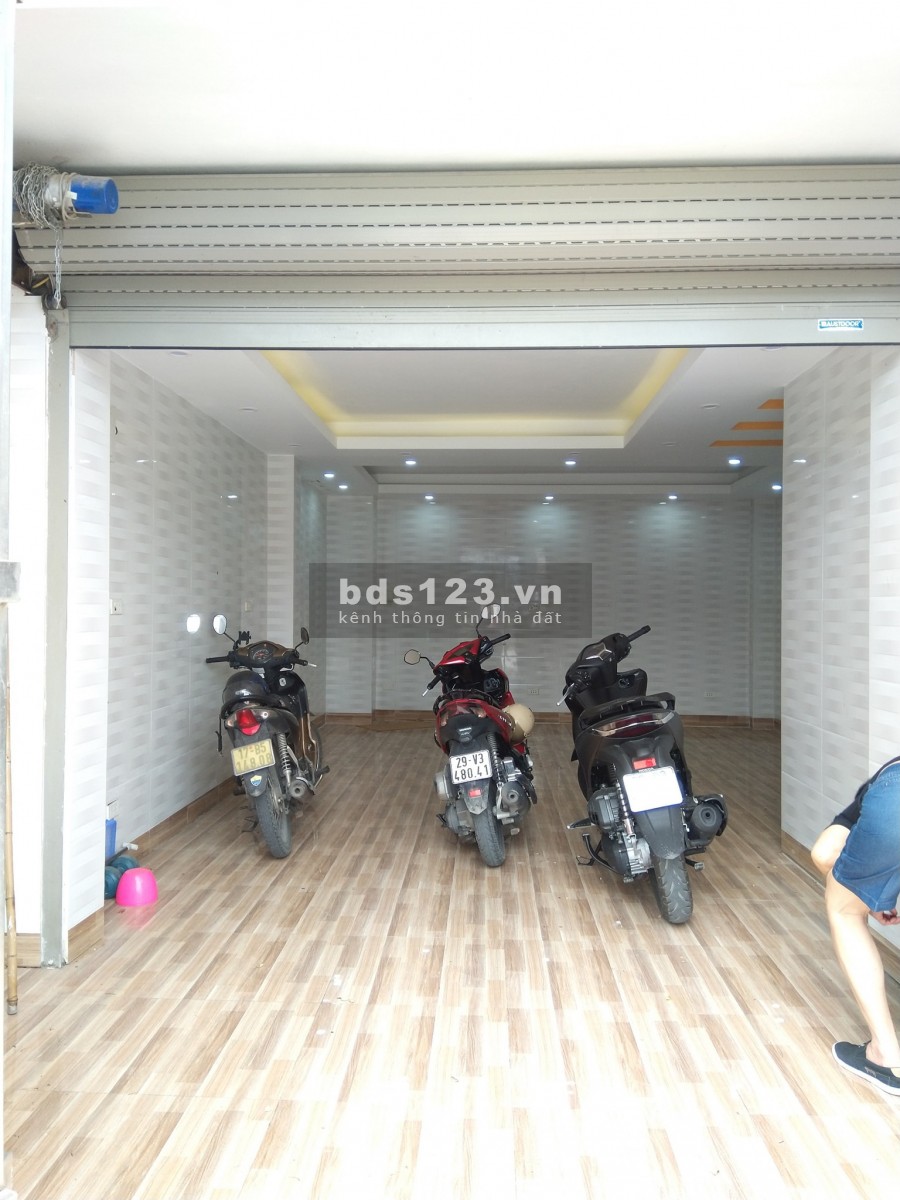 Bán Nhà Mặt Hồ Ngọc Lâm Ôtô Vỉa Hè Nhà Đẹp Ở Ngay 60m x MT 5m chỉ 6,6tỷ