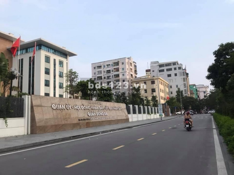 Phân lô liền kề cho cấp tướng Bộ Công an, 1 nhà ra ngõ ô tô tránh, sát Quận Ủy Đống Đa, hồ Hoàng Cầu