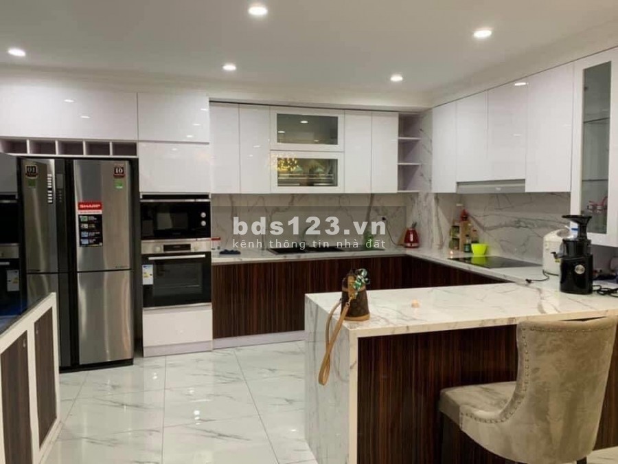 Bán nhà Doãn Kế Thiện đẳng cấp cách phố chỉ 20m cực Vip, ô tô vào thẳng nhà, dt 61m2, giá 7.4 tỷ