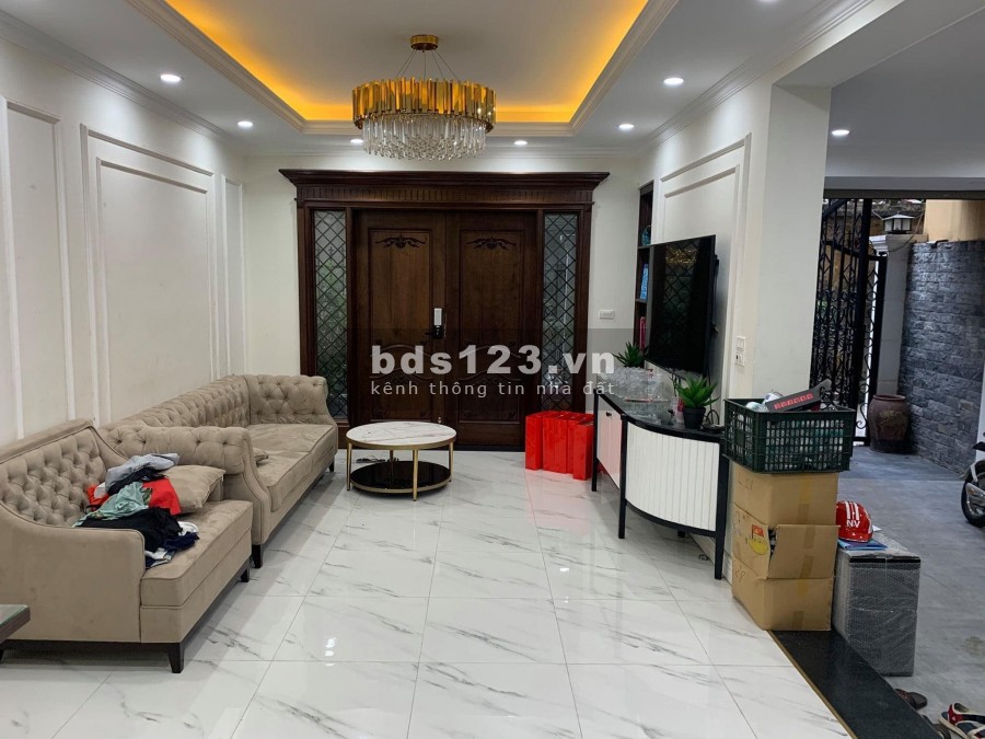 Bán nhà Doãn Kế Thiện đẳng cấp cách phố chỉ 20m cực Vip, ô tô vào thẳng nhà, dt 61m2, giá 7.4 tỷ
